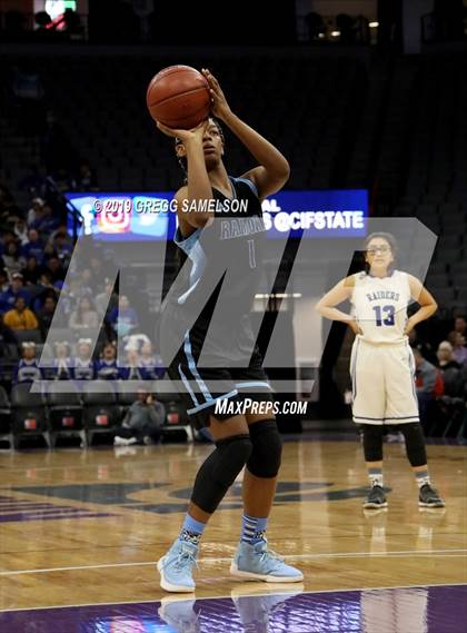 Thumbnail 1 in Caruthers vs Ramona (CIF State D5 Final) photogallery.