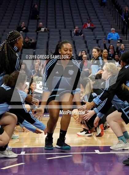 Thumbnail 1 in Caruthers vs Ramona (CIF State D5 Final) photogallery.