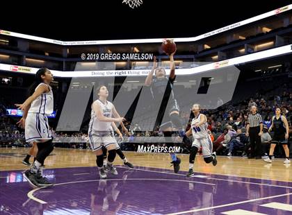 Thumbnail 1 in Caruthers vs Ramona (CIF State D5 Final) photogallery.