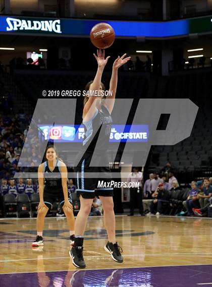 Thumbnail 2 in Caruthers vs Ramona (CIF State D5 Final) photogallery.