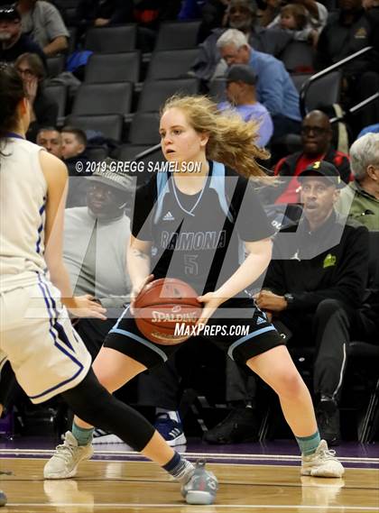 Thumbnail 3 in Caruthers vs Ramona (CIF State D5 Final) photogallery.
