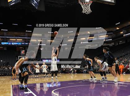 Thumbnail 1 in Caruthers vs Ramona (CIF State D5 Final) photogallery.