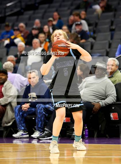 Thumbnail 1 in Caruthers vs Ramona (CIF State D5 Final) photogallery.