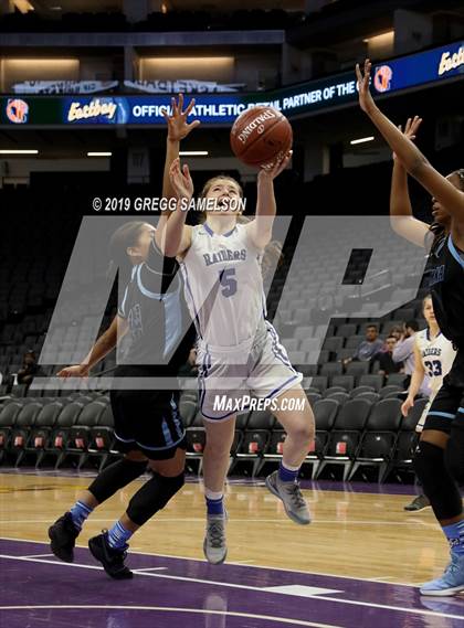 Thumbnail 1 in Caruthers vs Ramona (CIF State D5 Final) photogallery.