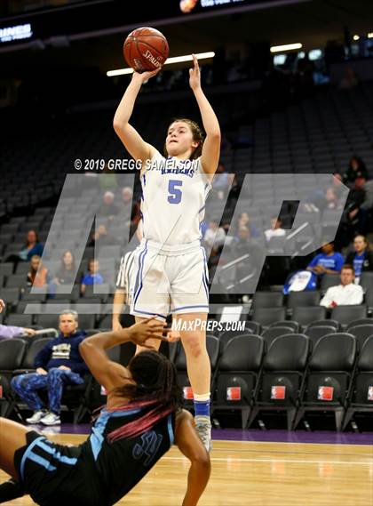 Thumbnail 1 in Caruthers vs Ramona (CIF State D5 Final) photogallery.