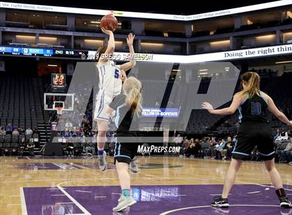 Thumbnail 1 in Caruthers vs Ramona (CIF State D5 Final) photogallery.