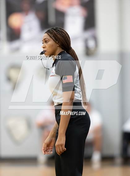 Thumbnail 2 in Whitewater vs Houston County (Bear Brawl Classic) photogallery.