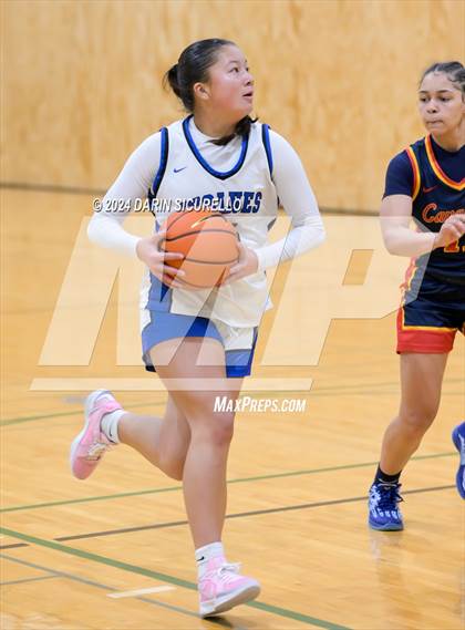 Thumbnail 2 in Grandview vs. Purcell Marian  (Nike Tournament of Champions) photogallery.