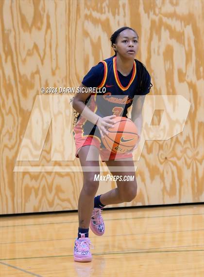 Thumbnail 1 in Grandview vs. Purcell Marian  (Nike Tournament of Champions) photogallery.