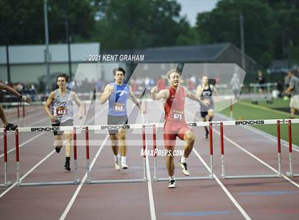 Thumbnail 2 in IHSAA Regional Meet photogallery.
