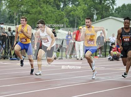 Thumbnail 2 in IHSAA Regional Meet photogallery.