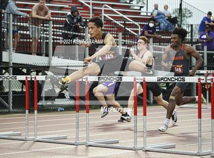 Thumbnail 2 in IHSAA Regional Meet photogallery.