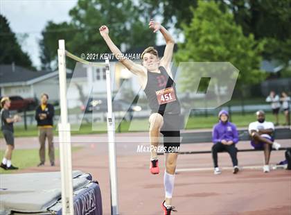 Thumbnail 2 in IHSAA Regional Meet photogallery.
