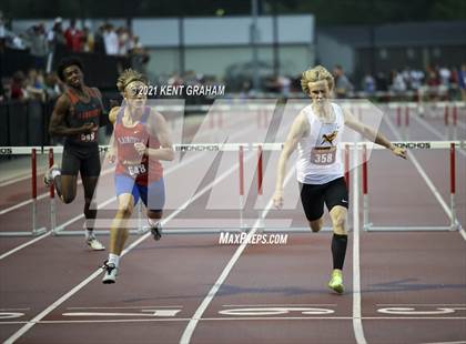 Thumbnail 3 in IHSAA Regional Meet photogallery.
