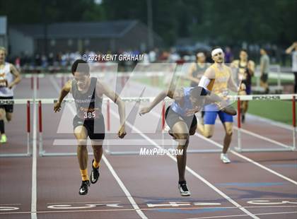 Thumbnail 2 in IHSAA Regional Meet photogallery.