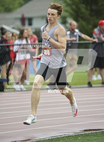 Thumbnail 2 in IHSAA Regional Meet photogallery.
