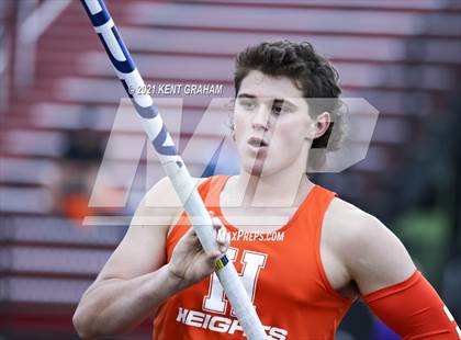 Thumbnail 3 in IHSAA Regional Meet photogallery.