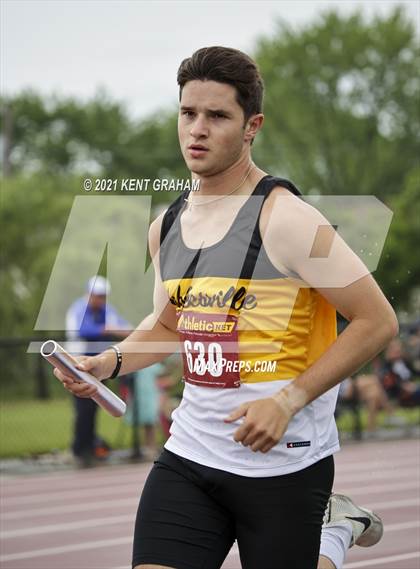 Thumbnail 2 in IHSAA Regional Meet photogallery.