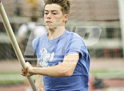 Thumbnail 1 in IHSAA Regional Meet photogallery.