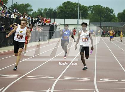 Thumbnail 1 in IHSAA Regional Meet photogallery.