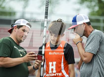 Thumbnail 2 in IHSAA Regional Meet photogallery.