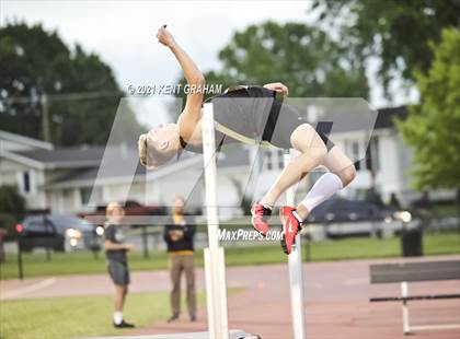 Thumbnail 3 in IHSAA Regional Meet photogallery.