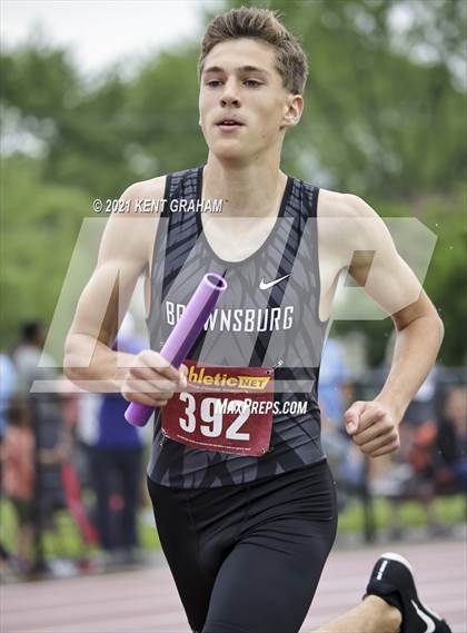 Thumbnail 2 in IHSAA Regional Meet photogallery.