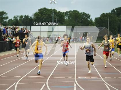 Thumbnail 3 in IHSAA Regional Meet photogallery.