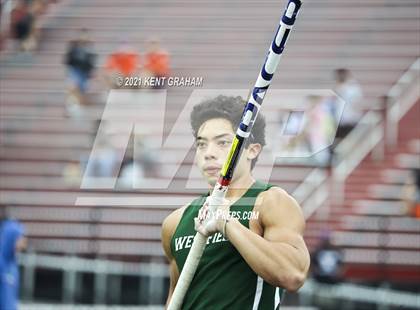 Thumbnail 2 in IHSAA Regional Meet photogallery.