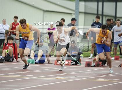 Thumbnail 1 in IHSAA Regional Meet photogallery.
