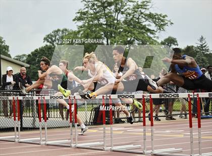Thumbnail 2 in IHSAA Regional Meet photogallery.