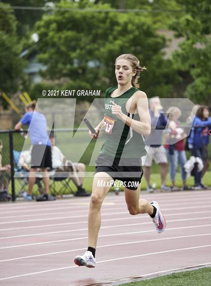 Thumbnail 3 in IHSAA Regional Meet photogallery.