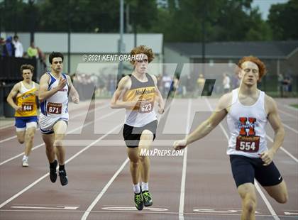 Thumbnail 1 in IHSAA Regional Meet photogallery.