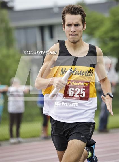 Thumbnail 1 in IHSAA Regional Meet photogallery.