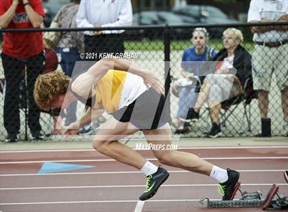 Thumbnail 2 in IHSAA Regional Meet photogallery.