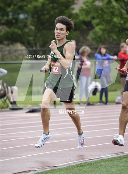 Thumbnail 2 in IHSAA Regional Meet photogallery.