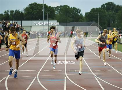 Thumbnail 1 in IHSAA Regional Meet photogallery.