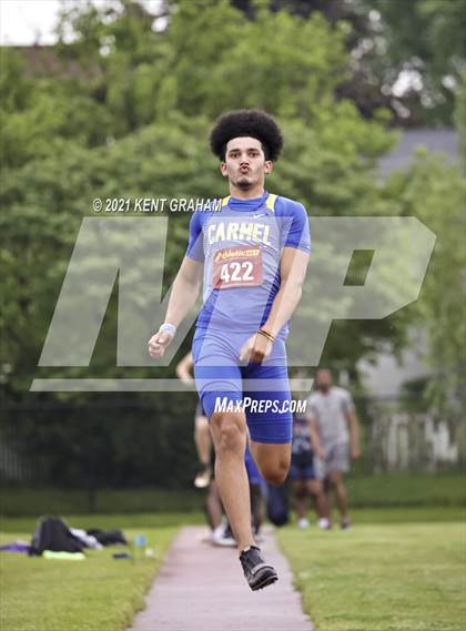 Thumbnail 1 in IHSAA Regional Meet photogallery.