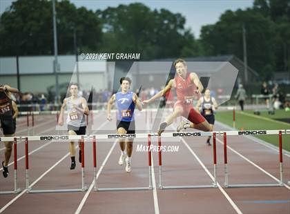 Thumbnail 1 in IHSAA Regional Meet photogallery.
