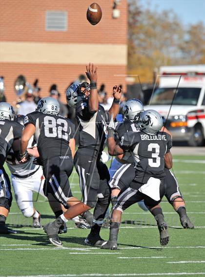 Thumbnail 3 in Guyer vs. Aledo (UIL 4A Division 1 Area Playoff) photogallery.