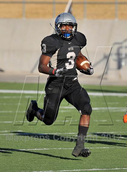 Thumbnail 3 in Guyer vs. Aledo (UIL 4A Division 1 Area Playoff) photogallery.