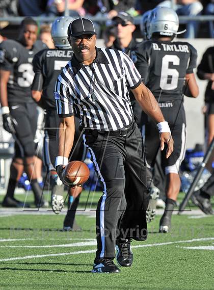 Thumbnail 1 in Guyer vs. Aledo (UIL 4A Division 1 Area Playoff) photogallery.