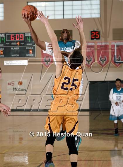 Thumbnail 1 in Liberty vs. Santiago (MaxPreps Holiday Classic) photogallery.
