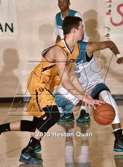 Thumbnail 1 in Liberty vs. Santiago (MaxPreps Holiday Classic) photogallery.