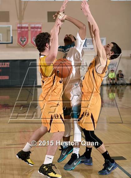 Thumbnail 1 in Liberty vs. Santiago (MaxPreps Holiday Classic) photogallery.