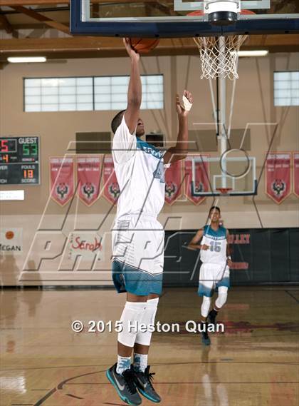 Thumbnail 1 in Liberty vs. Santiago (MaxPreps Holiday Classic) photogallery.