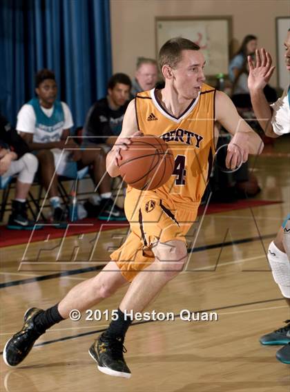 Thumbnail 1 in Liberty vs. Santiago (MaxPreps Holiday Classic) photogallery.