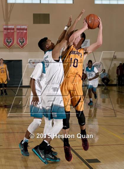 Thumbnail 1 in Liberty vs. Santiago (MaxPreps Holiday Classic) photogallery.
