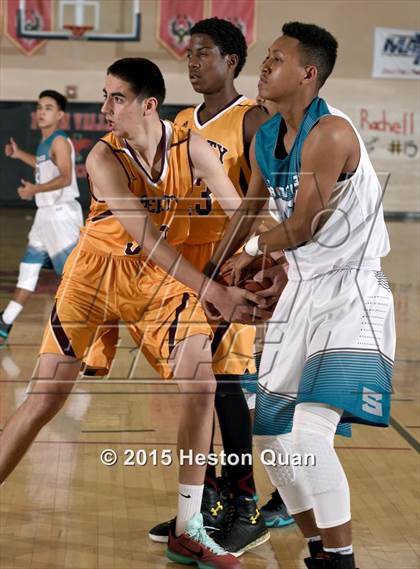 Thumbnail 3 in Liberty vs. Santiago (MaxPreps Holiday Classic) photogallery.