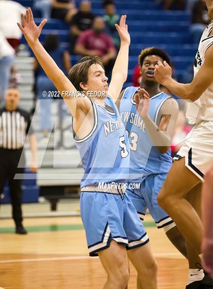 Thumbnail 2 in Newsome @ Sumner photogallery.
